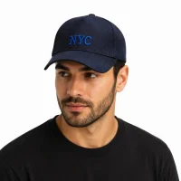 کلاه کپ کتان NYC سرمه ای (مدل H1002) روی سر مدل