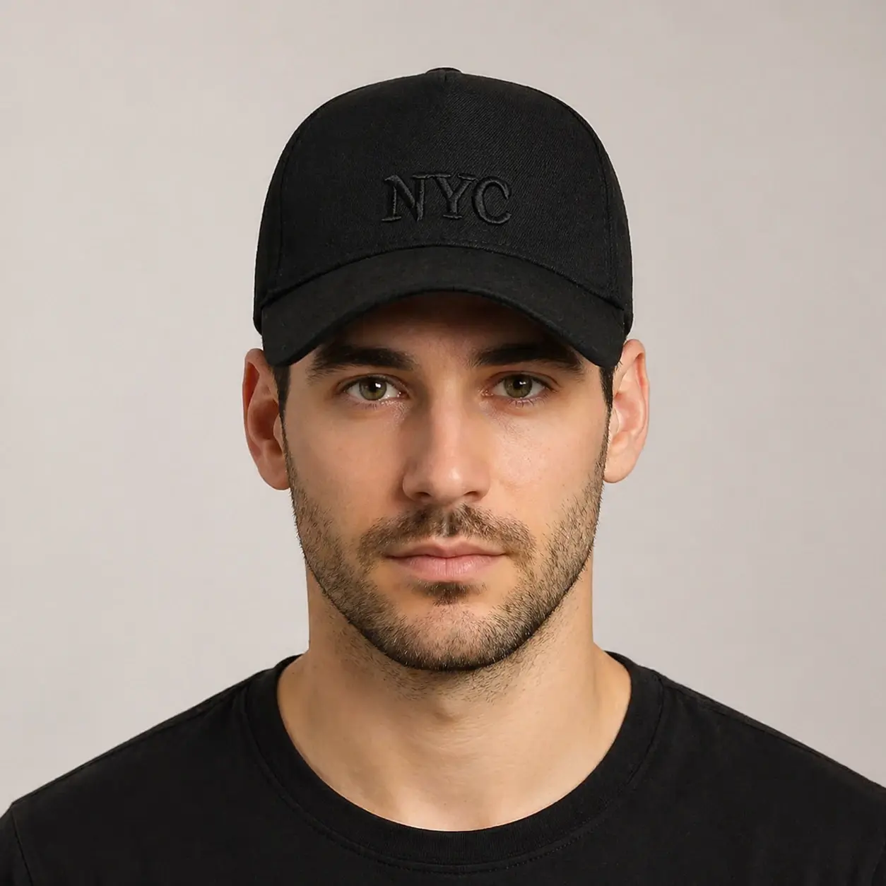 کلاه کپ کتان NYC مشکی (مدل H1008) روی سر مدل